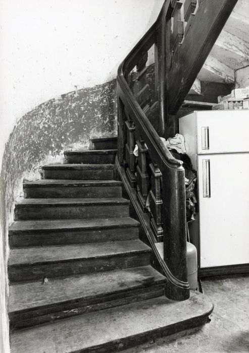 rez-de-chaussée, escalier secondaire