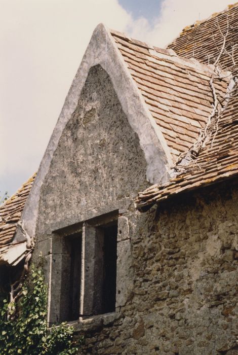 corps de logis, façade principale, détail d’une lucarne