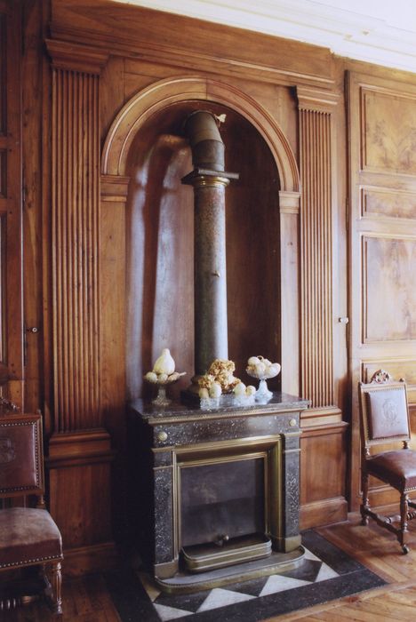 logis, 1er étage, salle à manger, vue partielle des lambris de revêtement