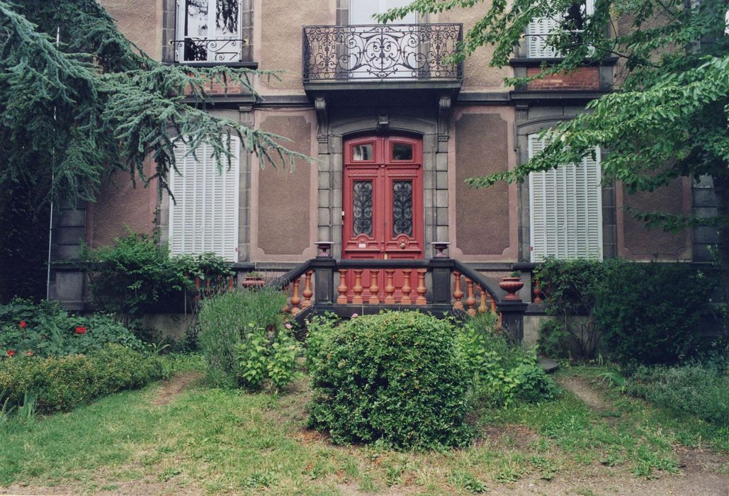 façade antérieure, porte d’accès