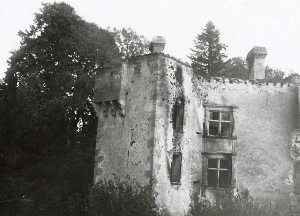 vue partielle des ruines, tour angulaire nord-ouest