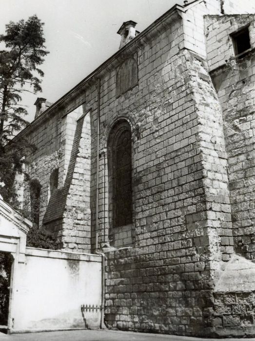 façade latérale sud, vue partielle