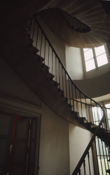 escalier monumental, détail de la rampe en fer forgé