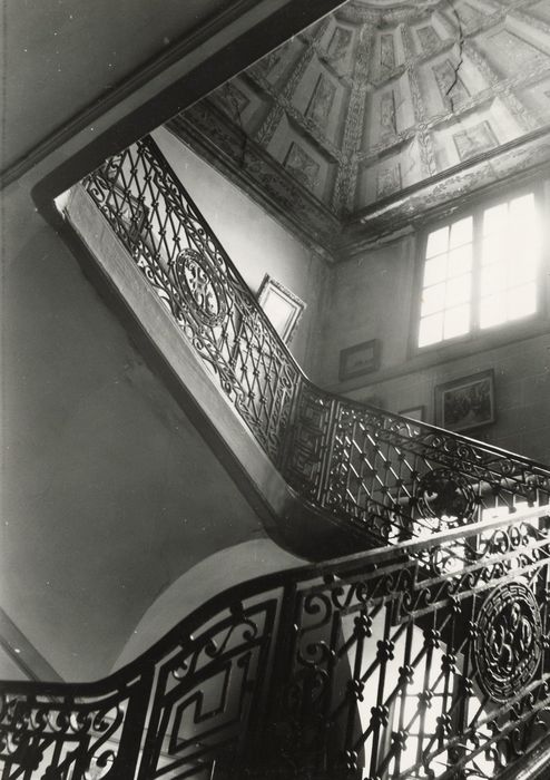 escalier monumental, vue partielle