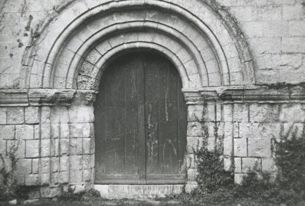 chapelle, portail d’accès ouest