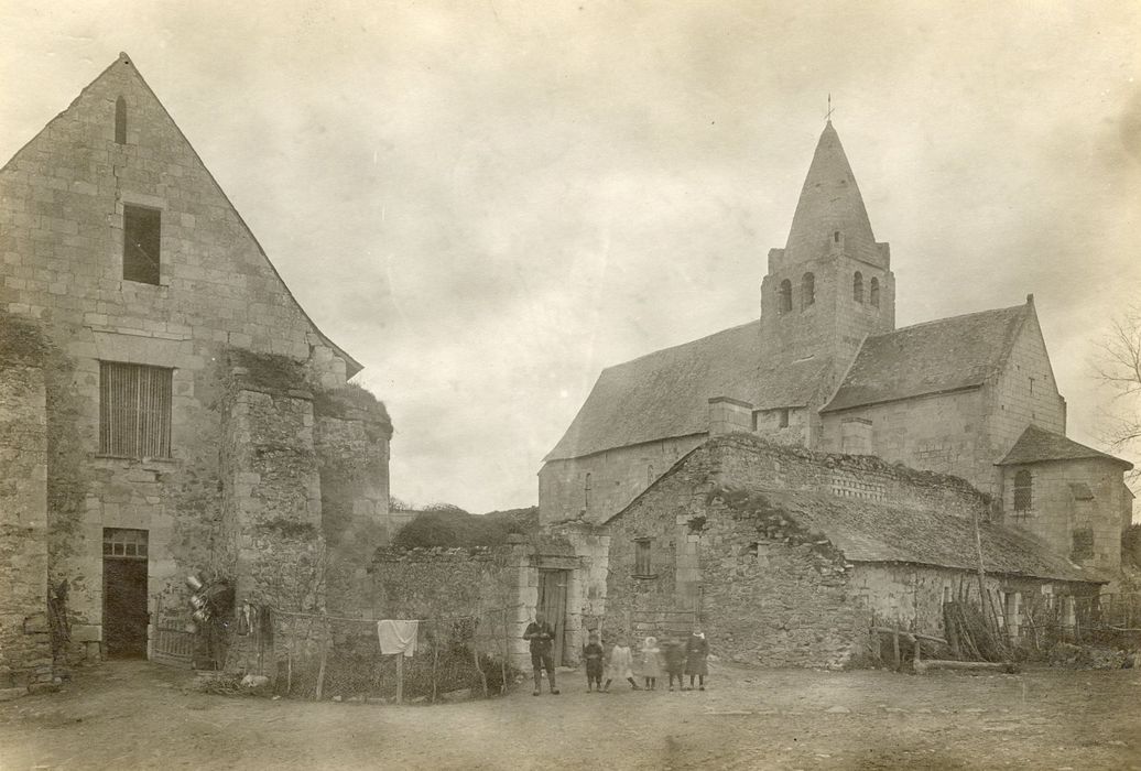 vue générale de l’église dans son environnement depuis le Sud-Est