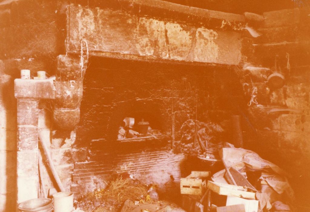 ancienne cuisine, cheminée monumentale