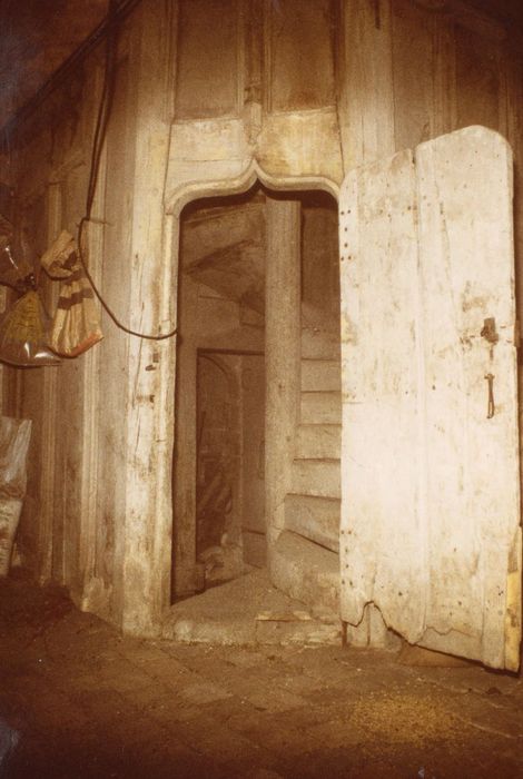 porte de l’escalier au 2e niveau