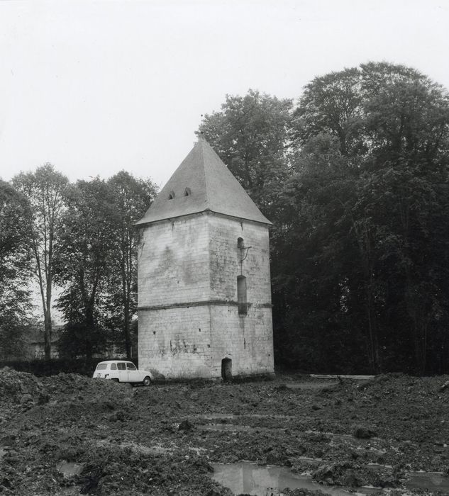 tour isolée sud-est, élévations nord et ouest