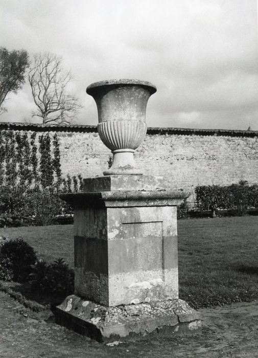 jardin est, détail d’un vase