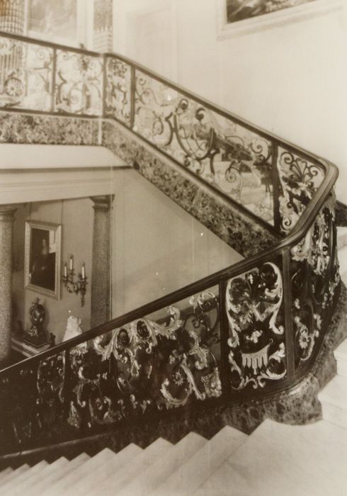 escalier d’honneur (déposé à la Wallace Collection de Londres)