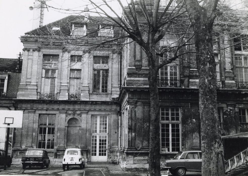 façade sur cour