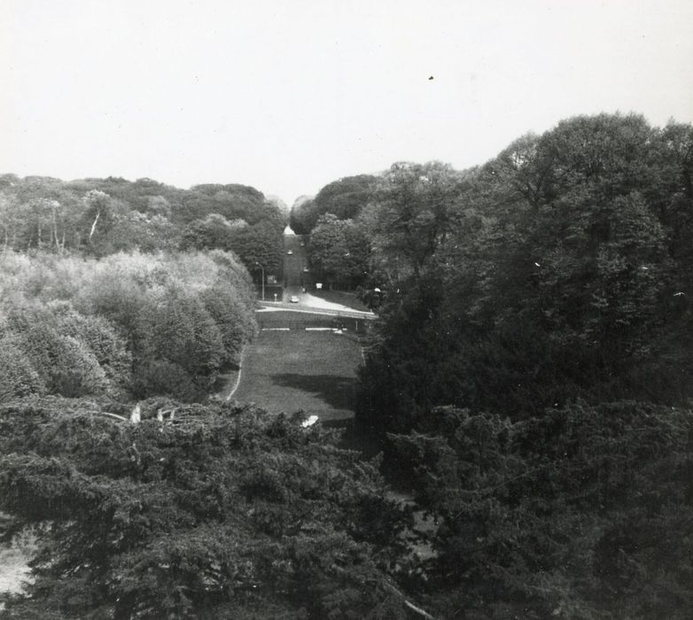 le « Rond-Carré » avec la perspective de l’allée Royale jusqu’à la Lanterne de Démosthène depuis la route de la Brosse