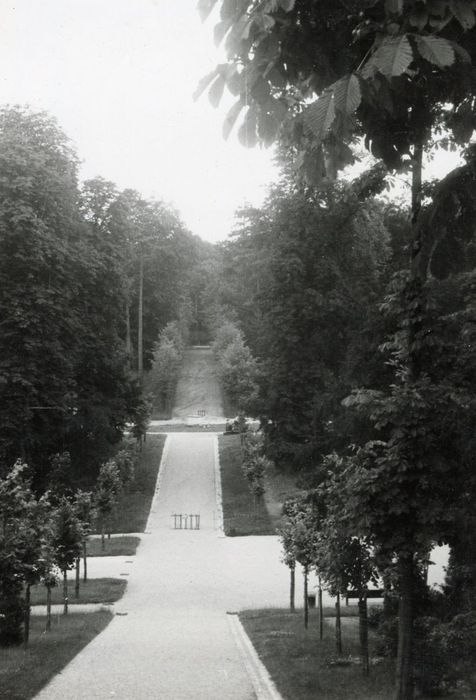 allée depuis le bassin des Trois Bouillons (?)