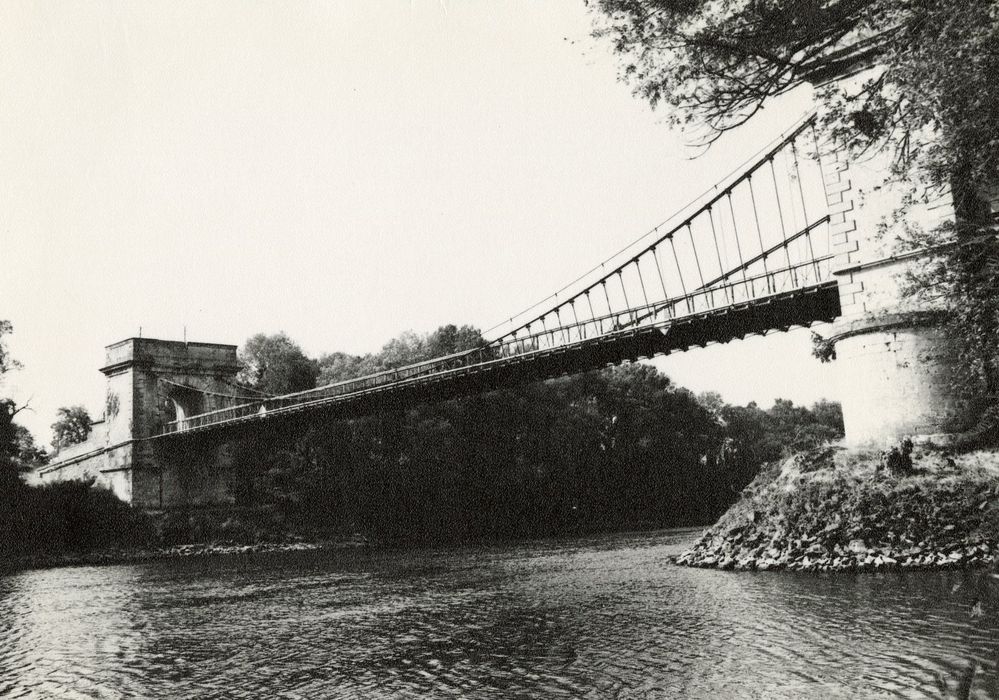 vue générale du pont en amont