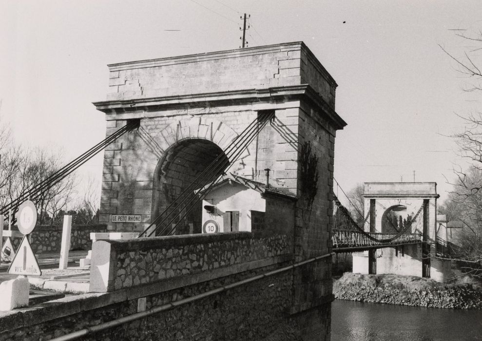 vue générale du pont en amont