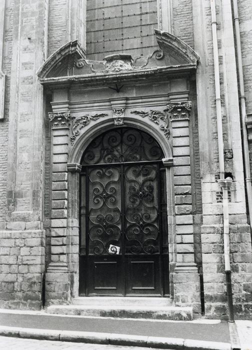 chapelle, portail d’accès nord