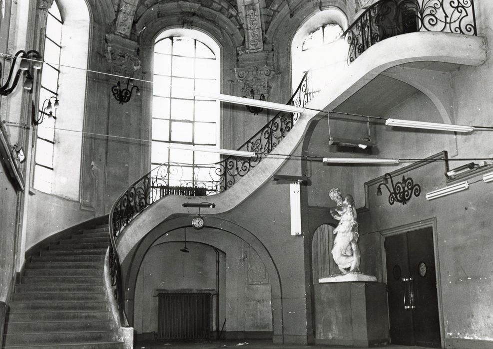 chapelle, escalier monumental à l’emplacement du choeur