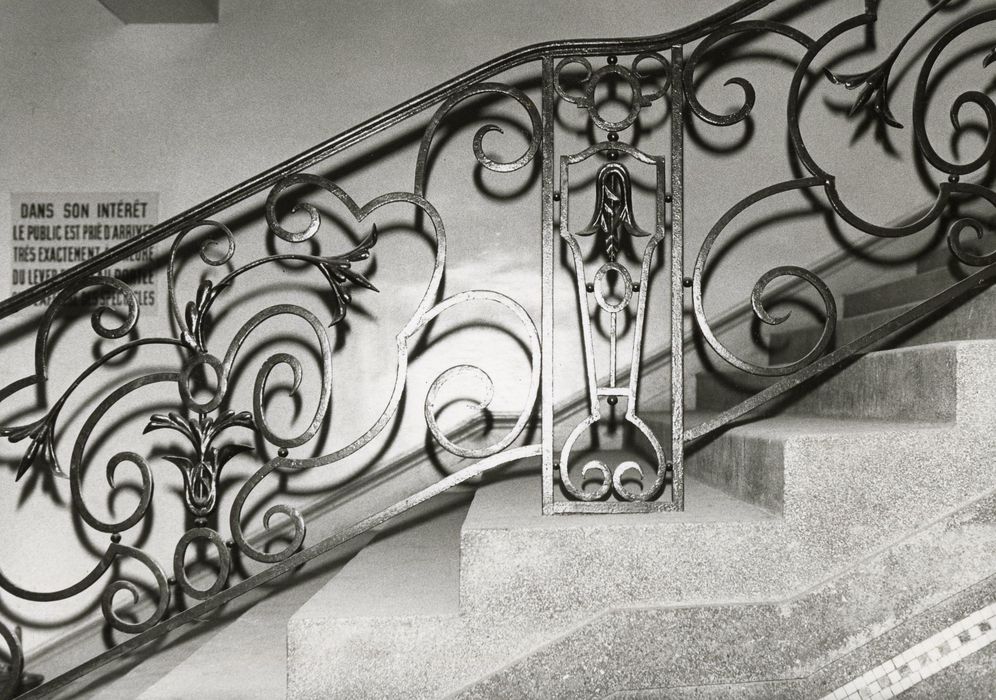 chapelle, escalier monumental à l’emplacement du choeur, détail de la rampe en fer forgé