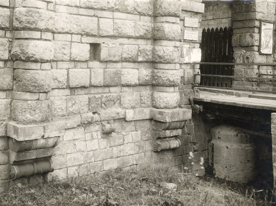 porte monumentale, élévation extérieure, détail des maçonneries