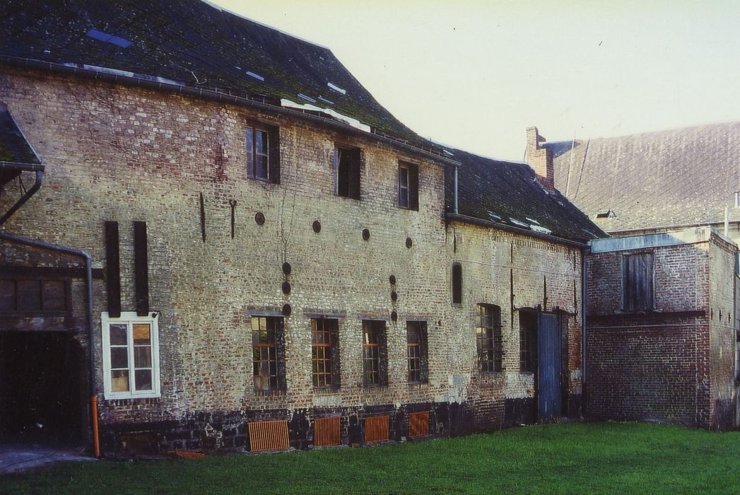 bâtiment de l’ancienne brasserie, vue partielle des façades