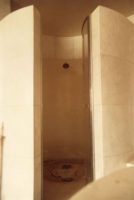 1er étage, grande salle de bains, douche