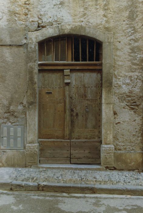 porte d’accès sur rue