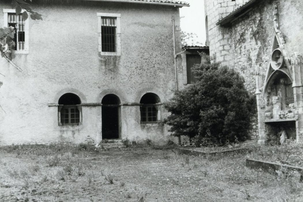 Aile perpendiculaire abritant l’ancienne salle capitulaire