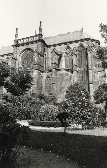 façade latérale sud, vue partielle