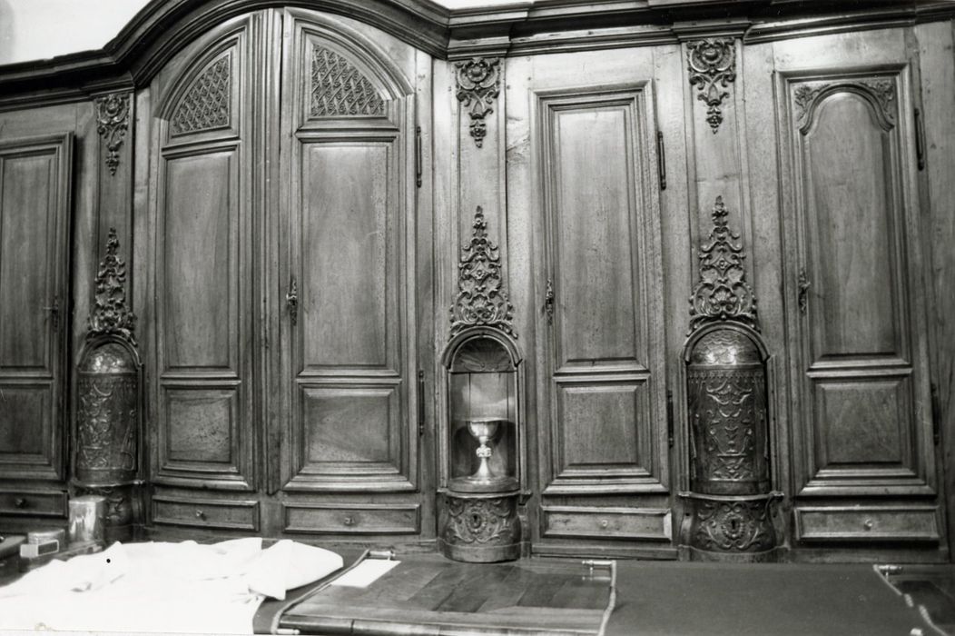 armoire de sacristie, vue partielle