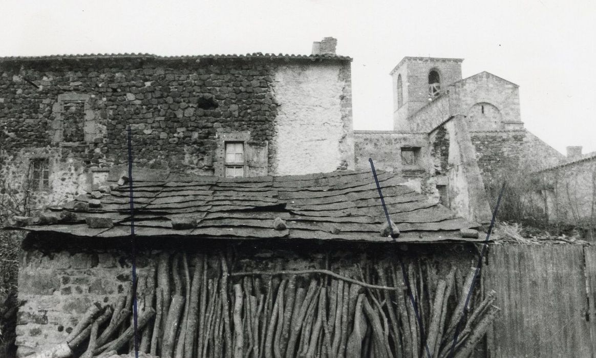 maison située à l’Est du cloître