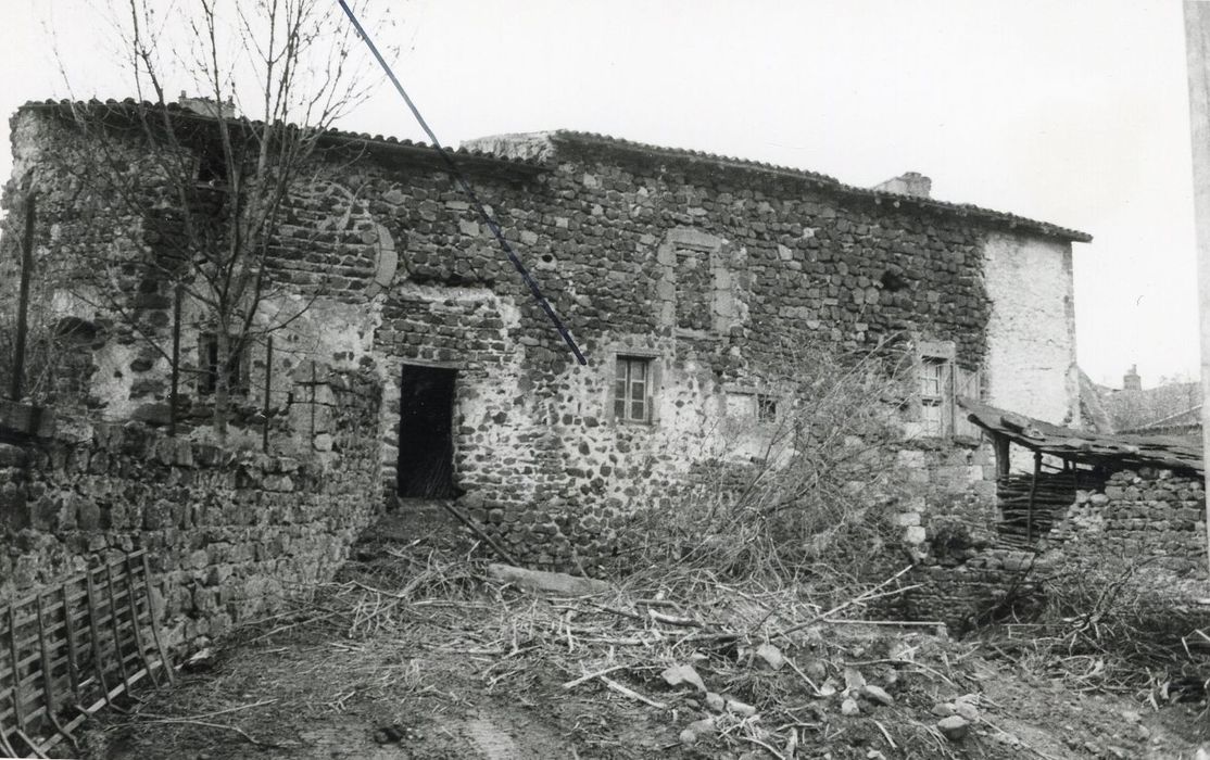 maison située à l’Est du cloître