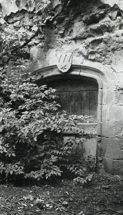 ancien cloître, porte d’accès au bâtiment nord