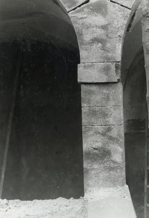 façade sud, galerie du cloître, détail d’un pilier