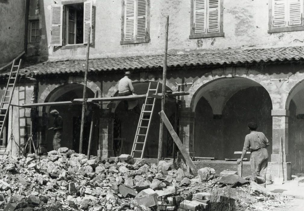 façade sud, galerie du cloître, vue partielle