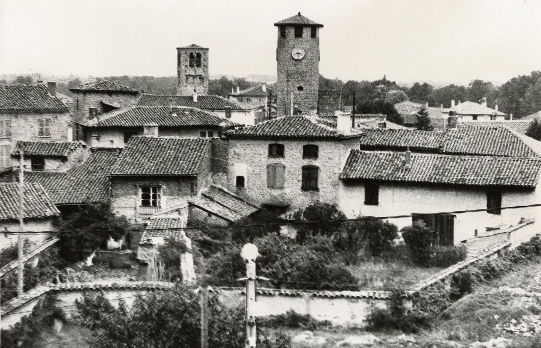 vue générale de la tour de Moingt dans son environnement urbain