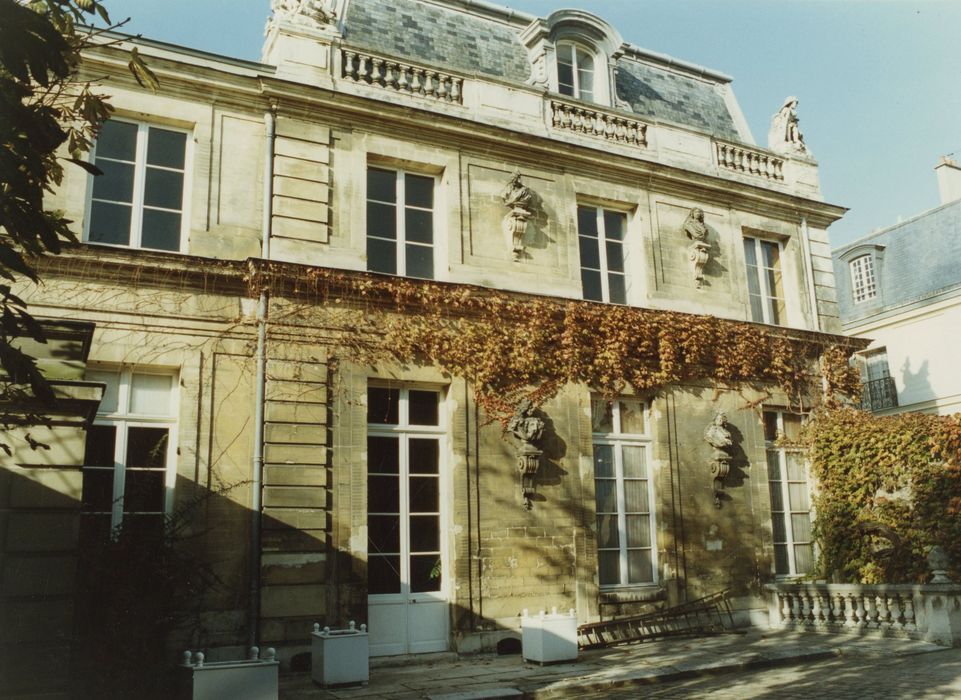 Hôtel de Noailles (ancien)