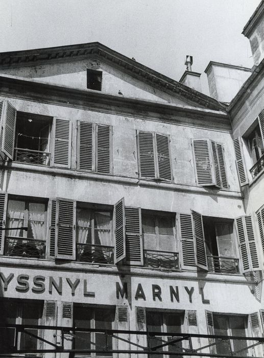 façade sur cour, vue partielle