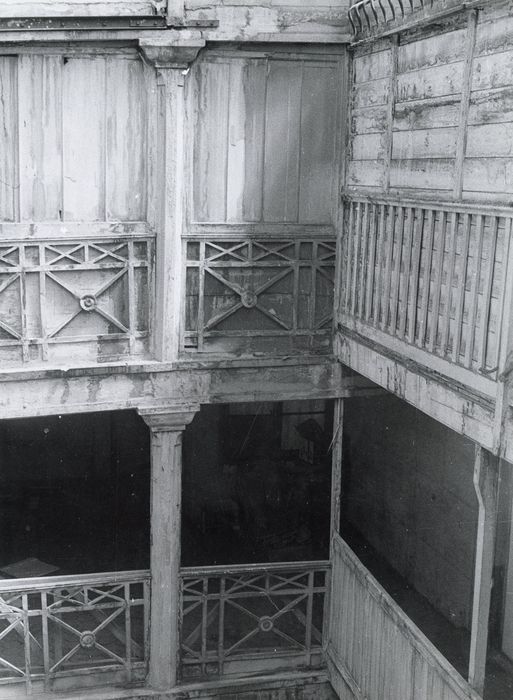 salle de spectacle, vue partielle des galeries