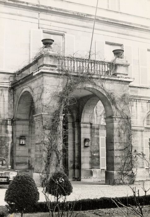 pavillon Boncourt, façade antérieure, porche d’accès