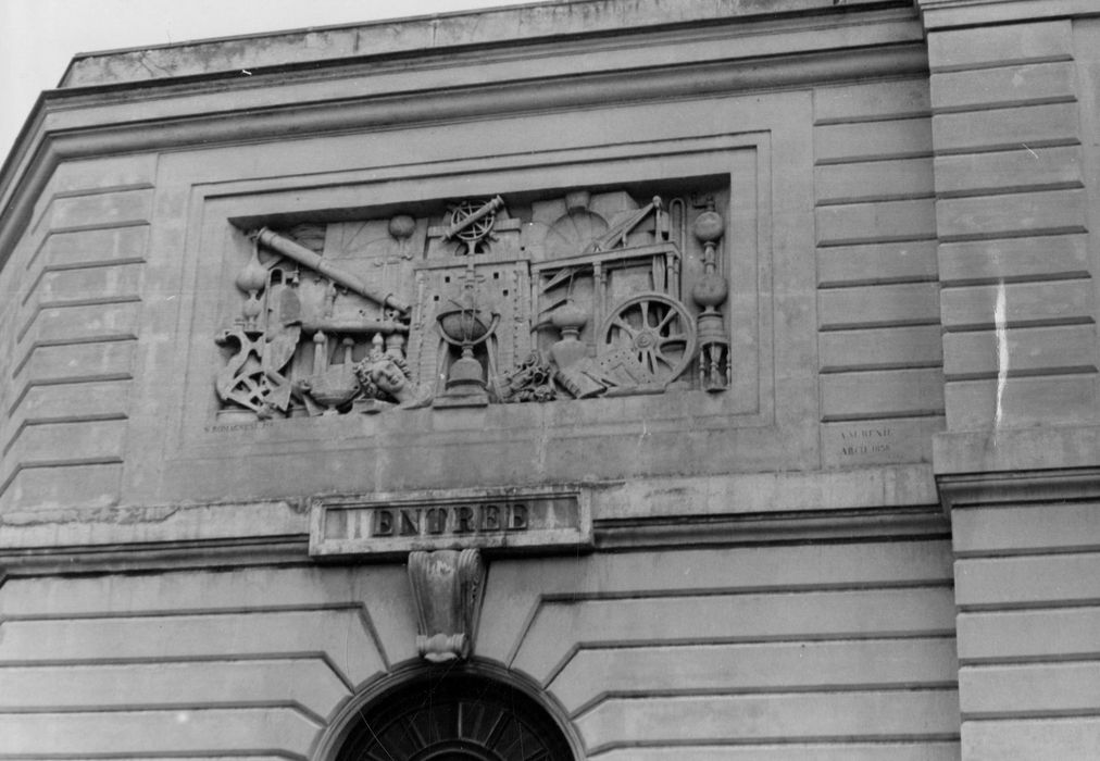 La Boîte à Claque, bâtiment d’entrée, détail décoratif