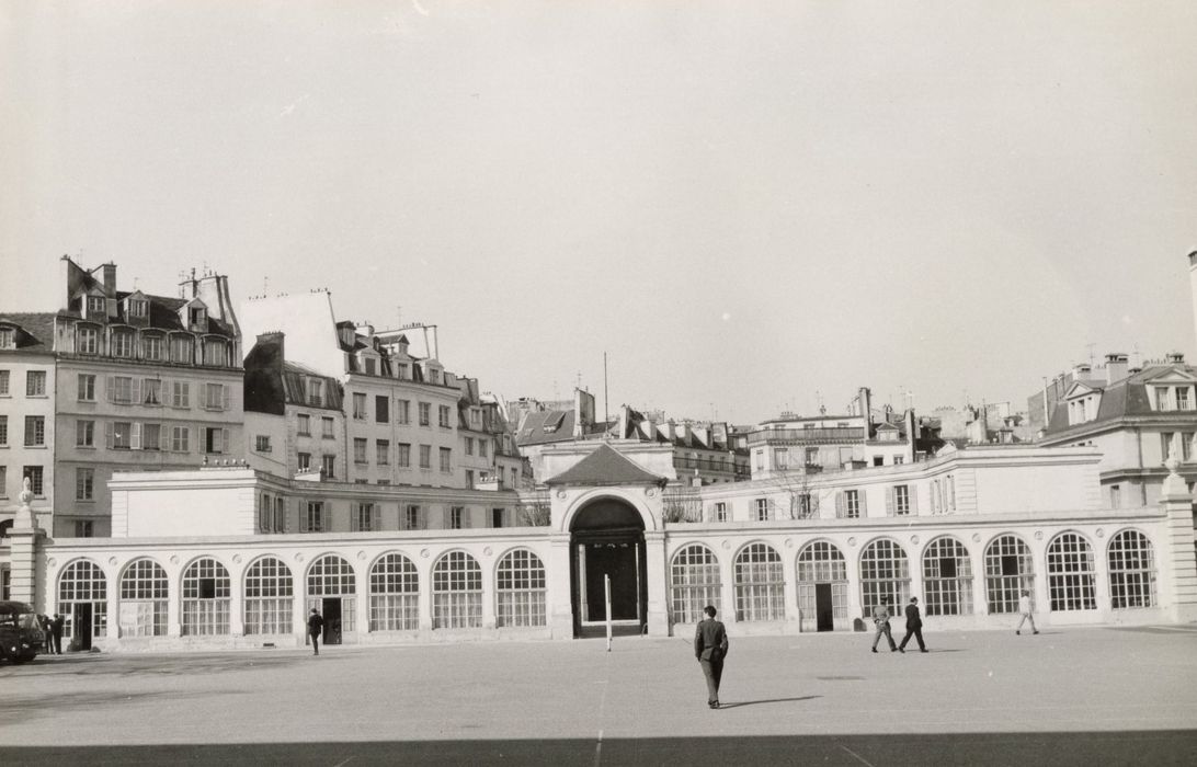 La Boîte à Claque, façade sur la cour principale