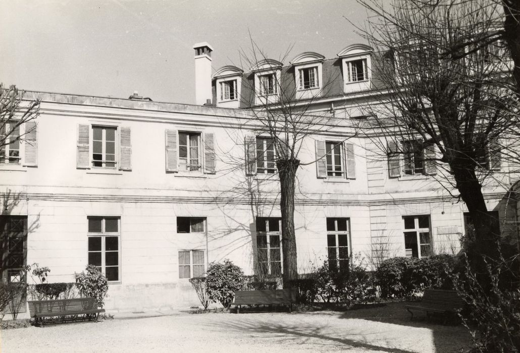 La Boîte à Claque, façade sur cour, vue partielle