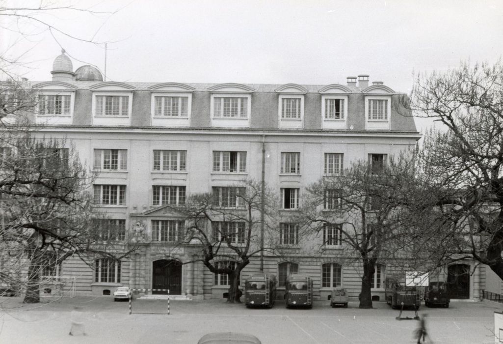 Pavillon Foch, façade sur cour, vue partielle