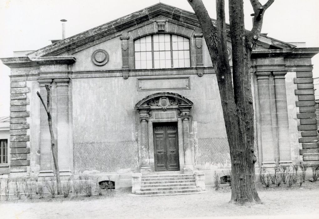 Amphithéâtre Arago, façade antérieure