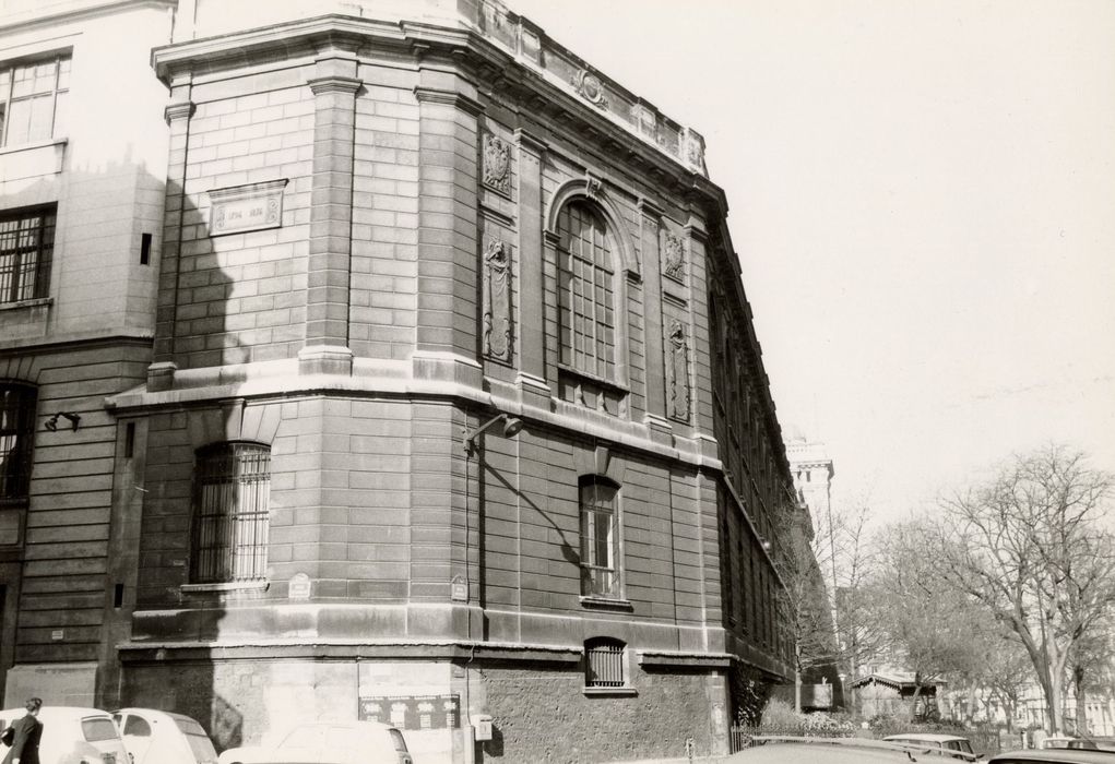 Pavillon Monge, façade sur rue, vue partielle