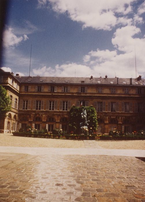 pavillon Boncourt, façade antérieure sur la cour d’honneur