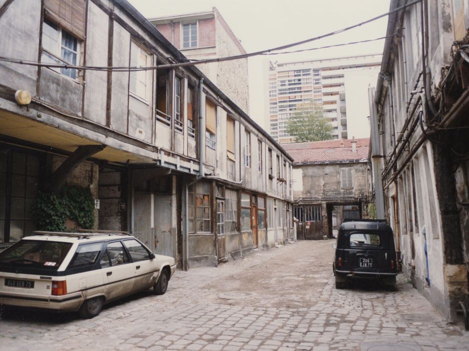 2e cour, vue partielle des façades