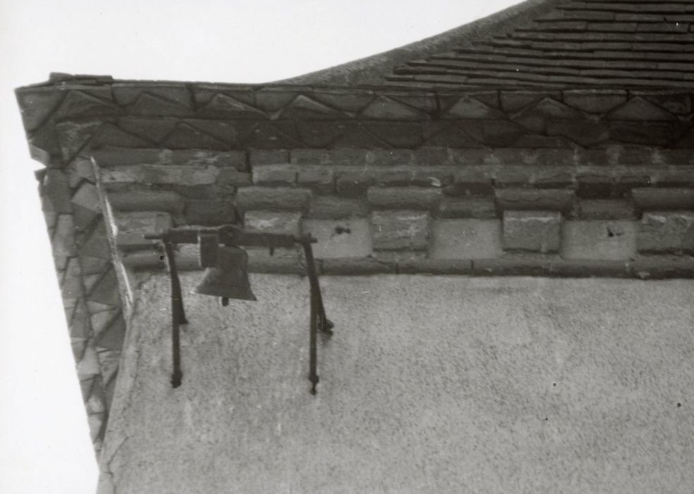 tour de l’ancienne chapelle, détail de corniche située sous le toit