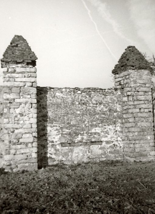 mur de clôture ouest, ancien portail